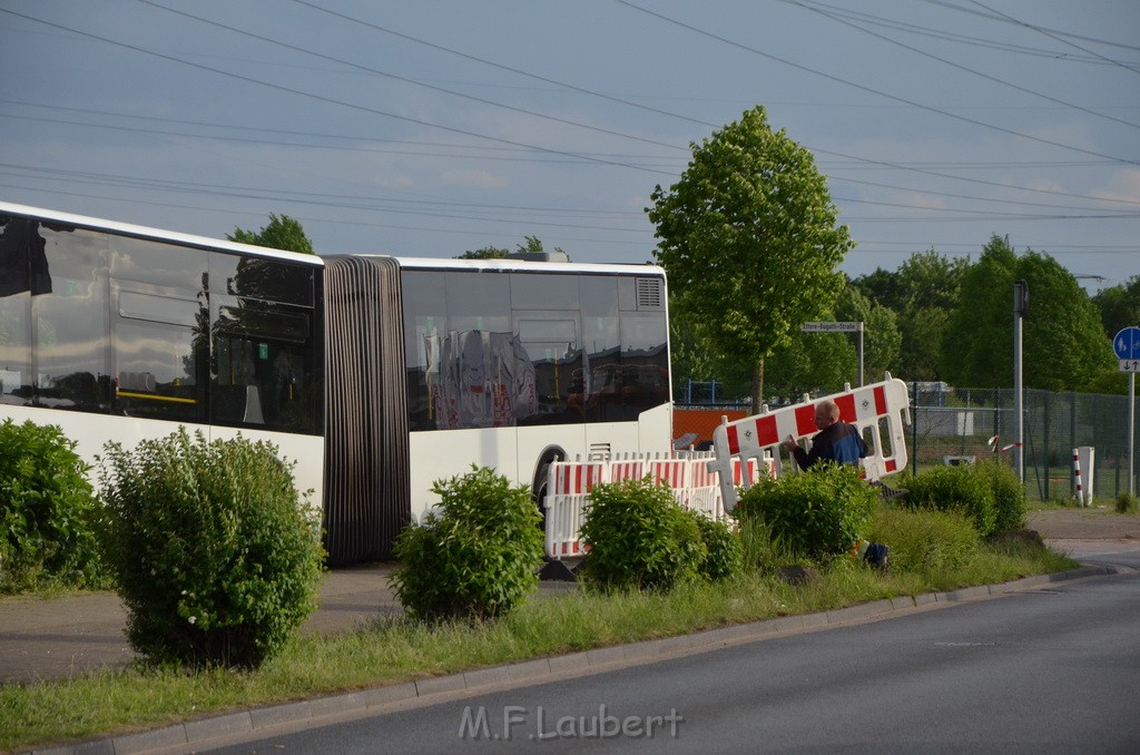 Schwerer Bus Unfall Koeln Porz Gremberghoven Neuenhofstr P515.JPG - Miklos Laubert